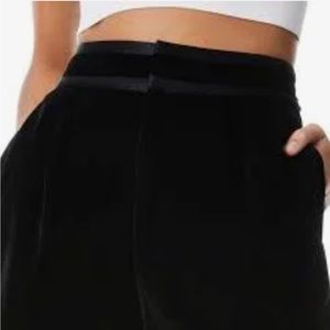 ALICE AND OLIVIA BLACK VELVET SHORTS